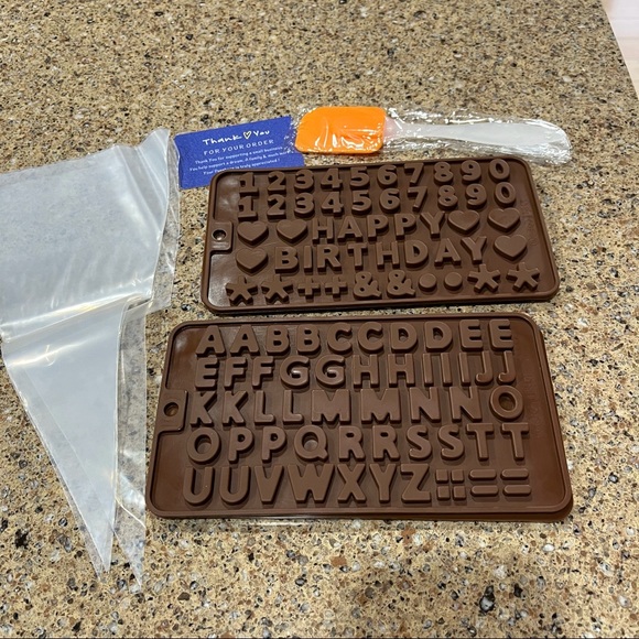 NIB Set of Food Grade Silicone Shape Molds with Spatula & Chocolate Squeeze Bags - Picture 6 of 12